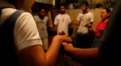 Reuters-Mexicans-pray-together-photog-Tomas-Bravo
