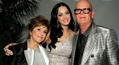 Katy Perry (center) and her parents.